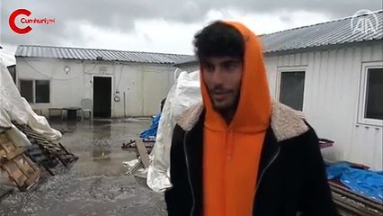 Aç kalan bozayılar ile tilki mahallede yiyecek aradı