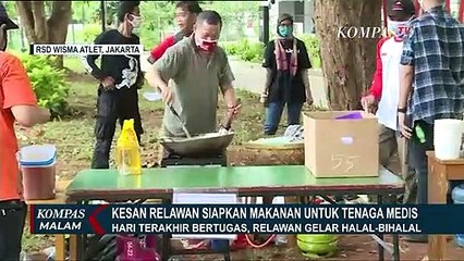 Salut! Sejumlah Relawan Sediakan Makanan untuk Tenaga Medis di Wisma Atlet