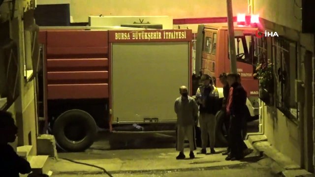 Korkutan yangın mahalle sakinlerini sokağa döktü