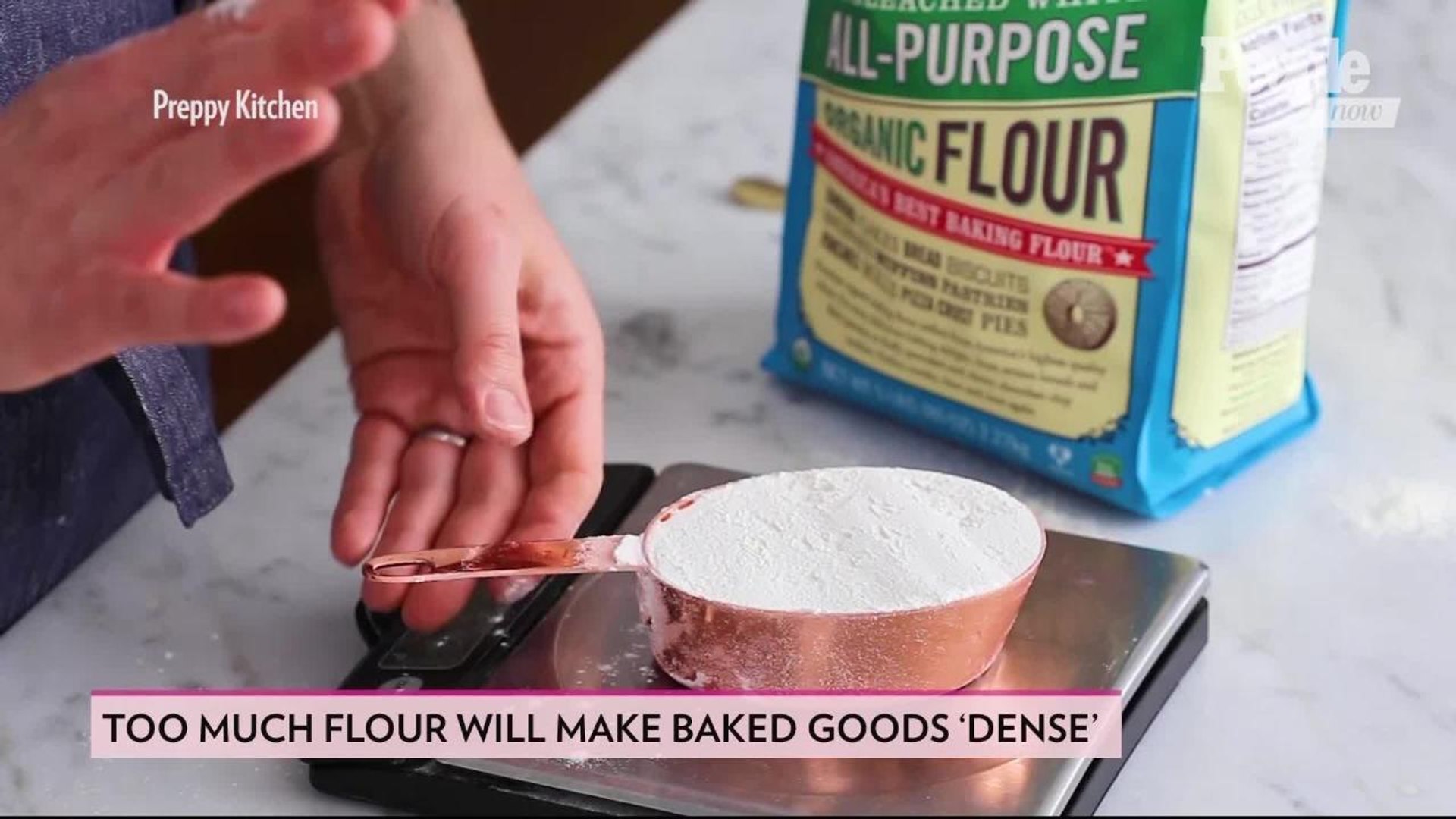 ⁣WATCH: The Perfect Hack on How to Properly Measure Flour When Cooking or Baking