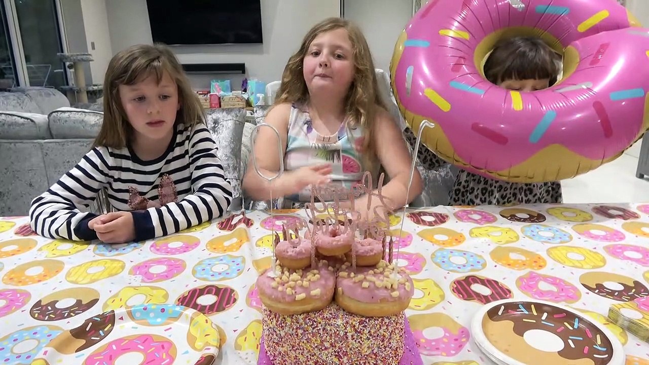 Isabella Comemorando  Feliz Aniversário