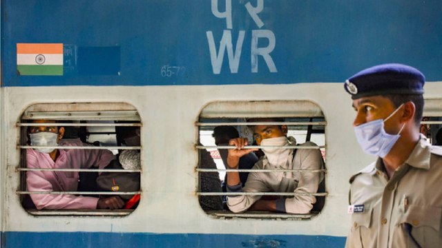 Nonstop: Thousands of migrant gathered at Lokmanya Terminus