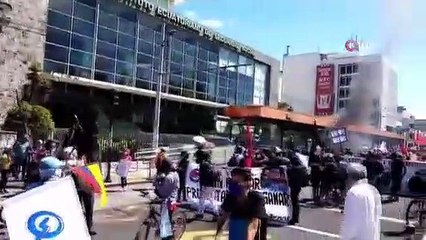 Ekvador'da korona kesintileri, halkı sokaklara döktü