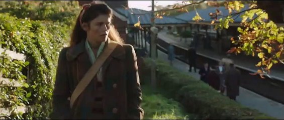 Jessica Swale'in ilk yönetmenlik denemesi "Summerland"den fragman