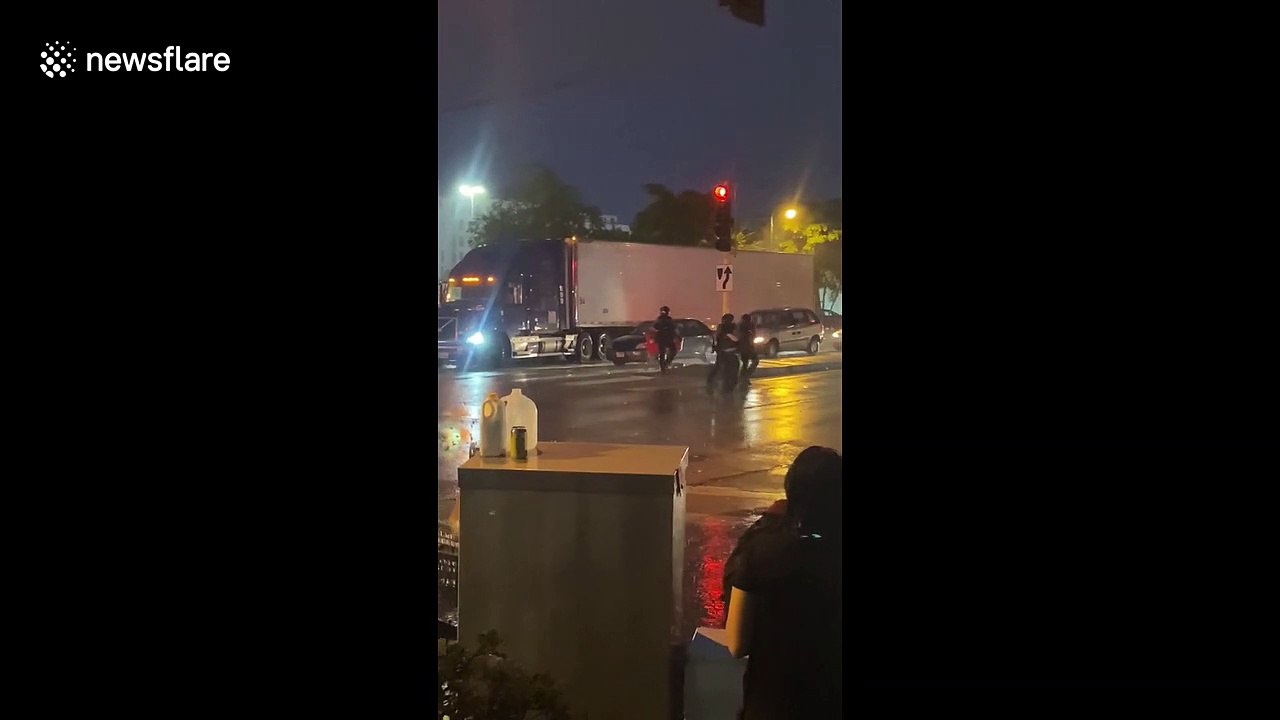 Minneapolis police fire flash grenades and rubb...