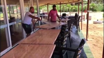 Plajda şezlonglar yarıya düşürüldü, ilaçlama ve dezenfekte çalışmaları yapıldı