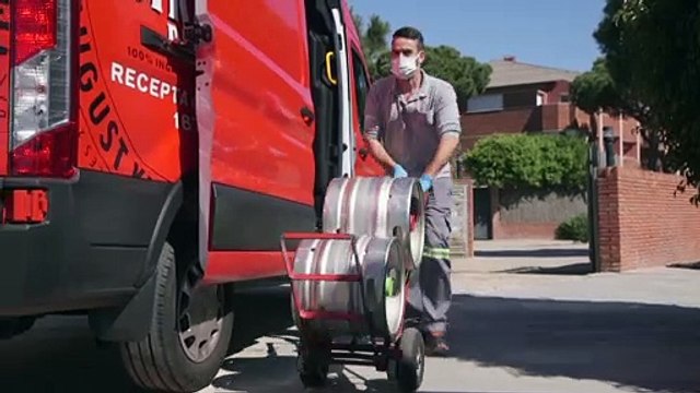 Damm genera energía renovable con la cerveza sobrante en los bares por el cierre