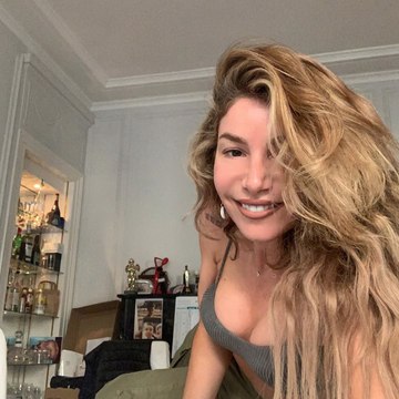 Lola Marois s’affiche avec un décolleté vertigineux