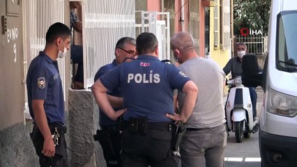 Dövdüğü eşini kurtarmaya gelen babası ile abisini bıçakladı