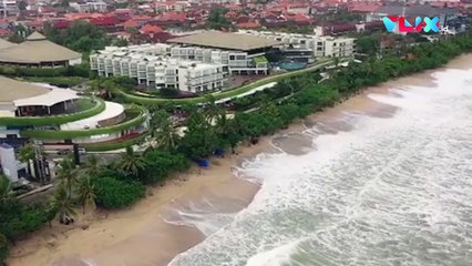 Air Laut Pantai Kuta Luber Sampai ke Jalan Raya