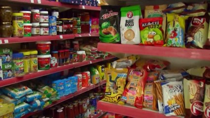 Ora News - Ushqimet në AlbMarket pa datë skadence, qytetarët shprehen të pasigurt