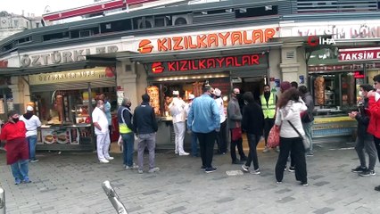 Kısıtlama sonrası Taksim Meydanı ve İstiklal Caddesinde hareketlilik