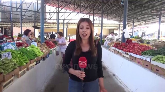 Ora News - Elbasan, qytetarët përballen me çmime të larta të frutave dhe perimeve