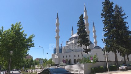 Xhamia e Namazgjase ende pezull |Lajme-News