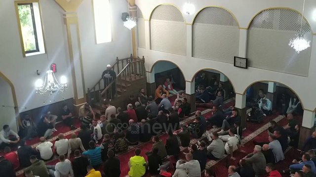 Besimtarët myslimanë festojnë Fitër Bajramin, falja kryhet vetëm në xhami për shkak të pandemisë
