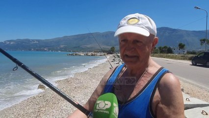 Fundjavë e peshkimit/ Burrë e grua prej 10 vjetësh përshkojnë bregun e Orikumit