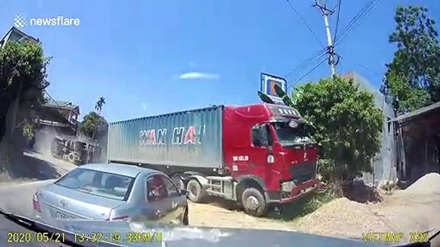 Overtaking lorry causes oncoming driver to swerve and topple over