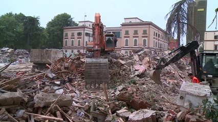 Top News – Le Monde për teatrin/ U rrëzua nga kryeministri artist