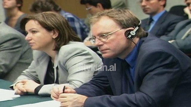 Pushteti lokal dhe pergatitja per fushaten elektorale (27 Prill 2000)