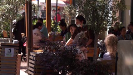 Ora News - Në kafe si më parë, nuk ruhet distanca, ISHSH "harron" të ushtrojë kontrolle