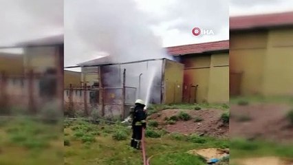 Patlayan trafo alev alev yandı