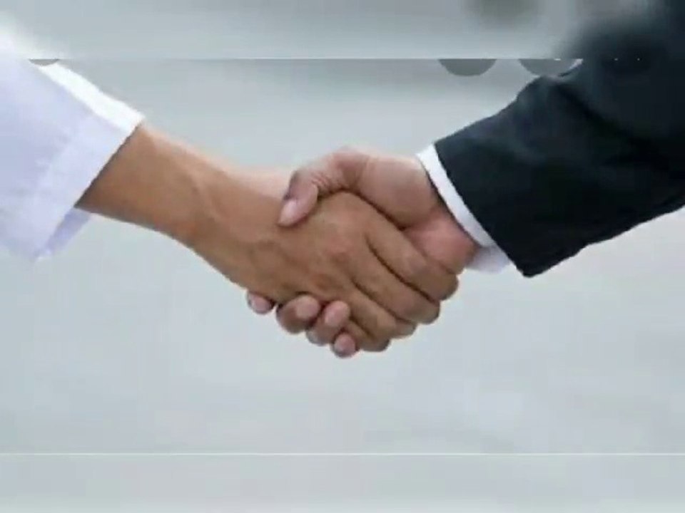 ডান হাতে হ্যান্ডশেক করার কারণ কি?  হ্যান্ডশেক রহস্য