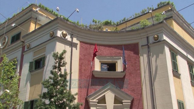 “Abuzim me tenderat e ushqimeve” - News, Lajme - Vizion Plus