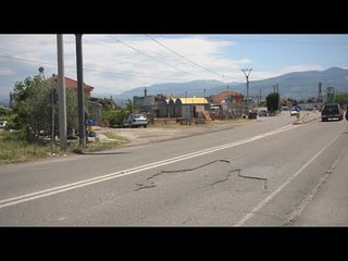 Ora News - Pa bordura dhe mbikalim, aksi Elbasan-Metarlugji burim aksidentesh