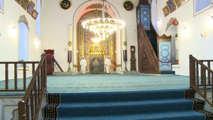 Camilerde cuma hazırlığı