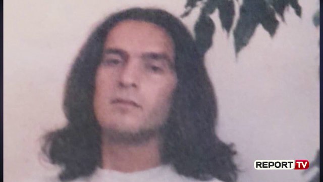 Report TV -I vdes e dashura në duar në mes të detit, I riu zhduket nga spitali