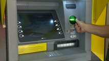 Top News - Grabitën 84 mijë euro/ Tre në pranga, klonon karta bankare
