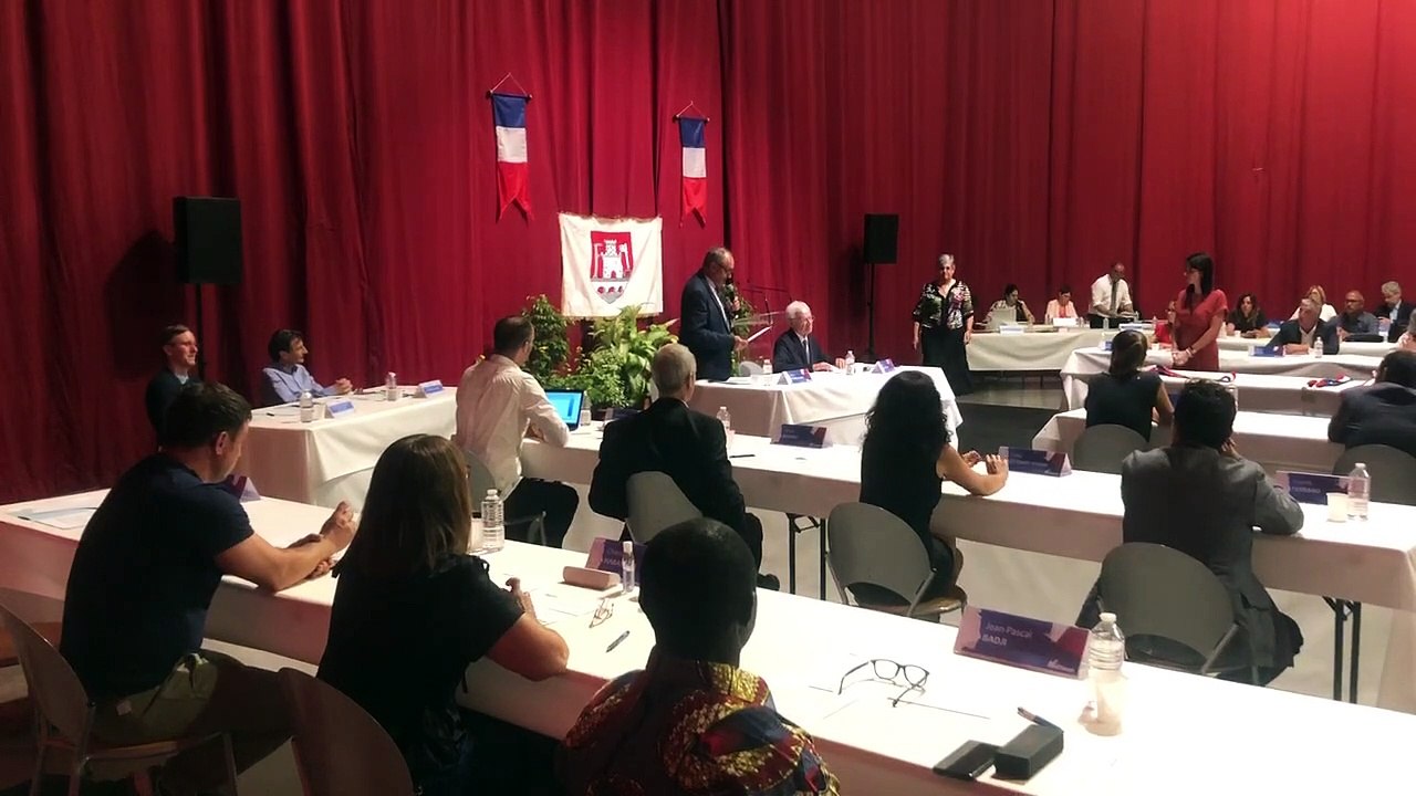 Gaby Charroux réélu maire de Martigues