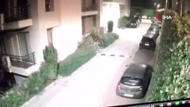 Silahlı saldırganların kaçış anları kameralara yansıdı