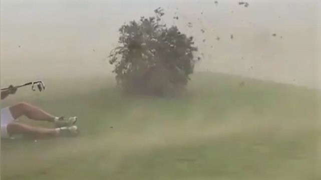 Golfing is interrupted as crosswinds take over the course