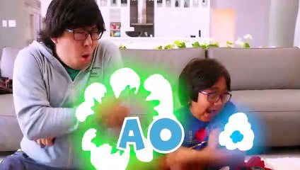 Learn Colors with Paint in English and Japanese for Kids with Ryan!!!