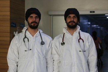 Dokter Kembar Ini Berjuang Mati-matian Sembuhkan Pasien Covid-19