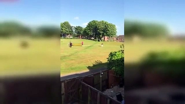 Ne jamais déplier un parachute quand il y a du vent... tour de manège gratuit