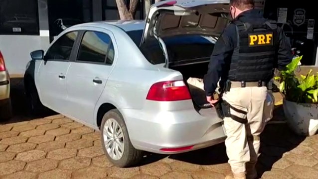 Carro é apreendido com maconha, após motorista fugir de abordagem da PRF