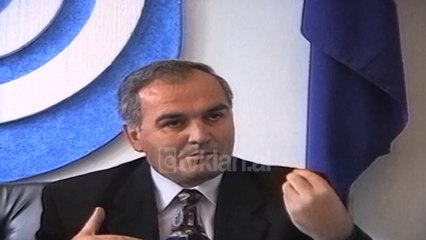 Video herunterladen: PD, Shameti dhe Bode për vjedhjen e thesarit - (1 Maj 2000)