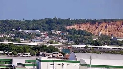 Boeing 777-300ER PT-MUE pousa em Recife vindo de Guarulhos(27/05/2020)