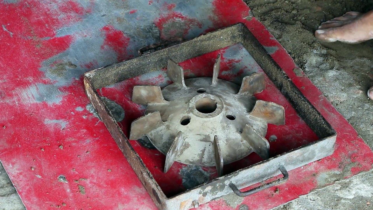Metal Casting a Cooling Fan Using Molten Aluminum