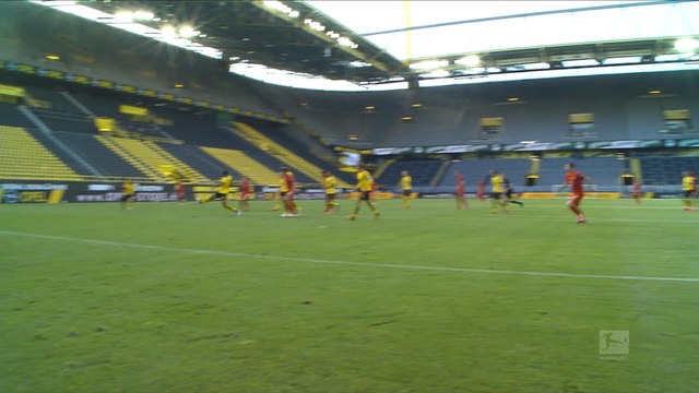 Kimmich's stunning chip pushes Bayern closer to title