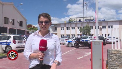 Télécharger la video: Stop - Shoqeronte vellain ne spital polici i merr patenten! (27 maj 2020)