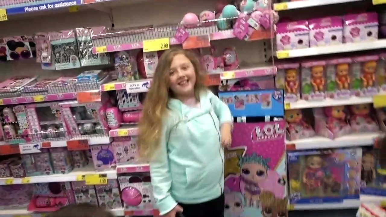 Sophia, Isabella  e Alice Brincando de soletrar e Passeando no Shopping