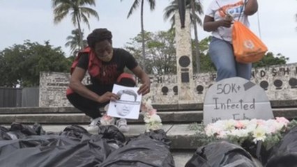 Procesión fúnebre con cadáveres simbólicos para protestar por el desempleo en EE.UU.