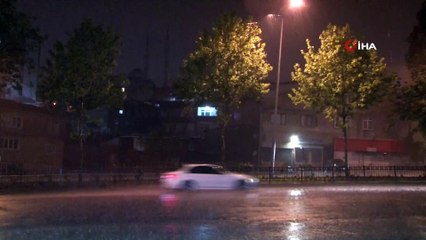 İstanbul'da gece saatlerinde şiddetli yağmur etkili oluyor