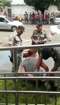 mulher e presa por falar a verdade em goias - Em contra partida, o estuprador João de Deus tá em casa... Pra não pegar o vírus