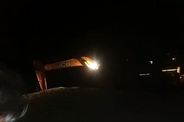 कैराना: नगलाराई में नियमों के विरुद्ध रात के अंधेरे में चल रहा अवैध रेत खनन