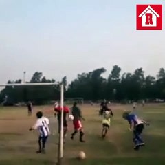 Cuando juegas de delantero pero lo tuyo es ser defensa