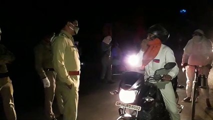 नाइट कर्फ्यू का जायजा लेने निकले एसपी, पब्लिक को दी हिदायत
